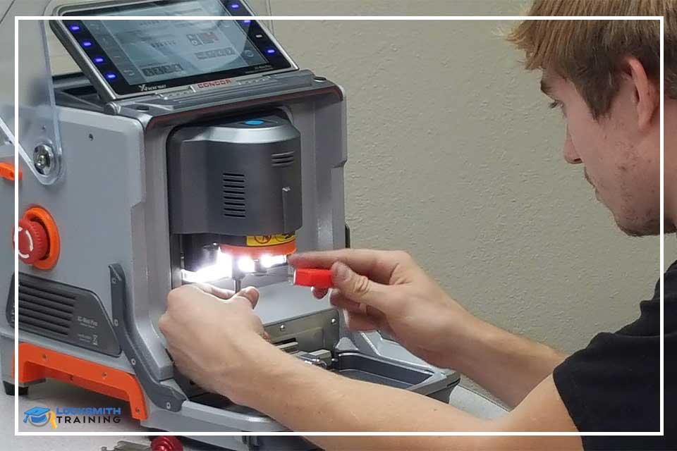 in-person-locksmith-training learn to cut car keys